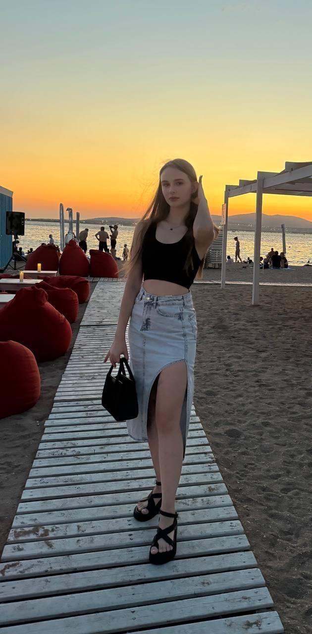 Watch DollyGallamore's Live Sex Show