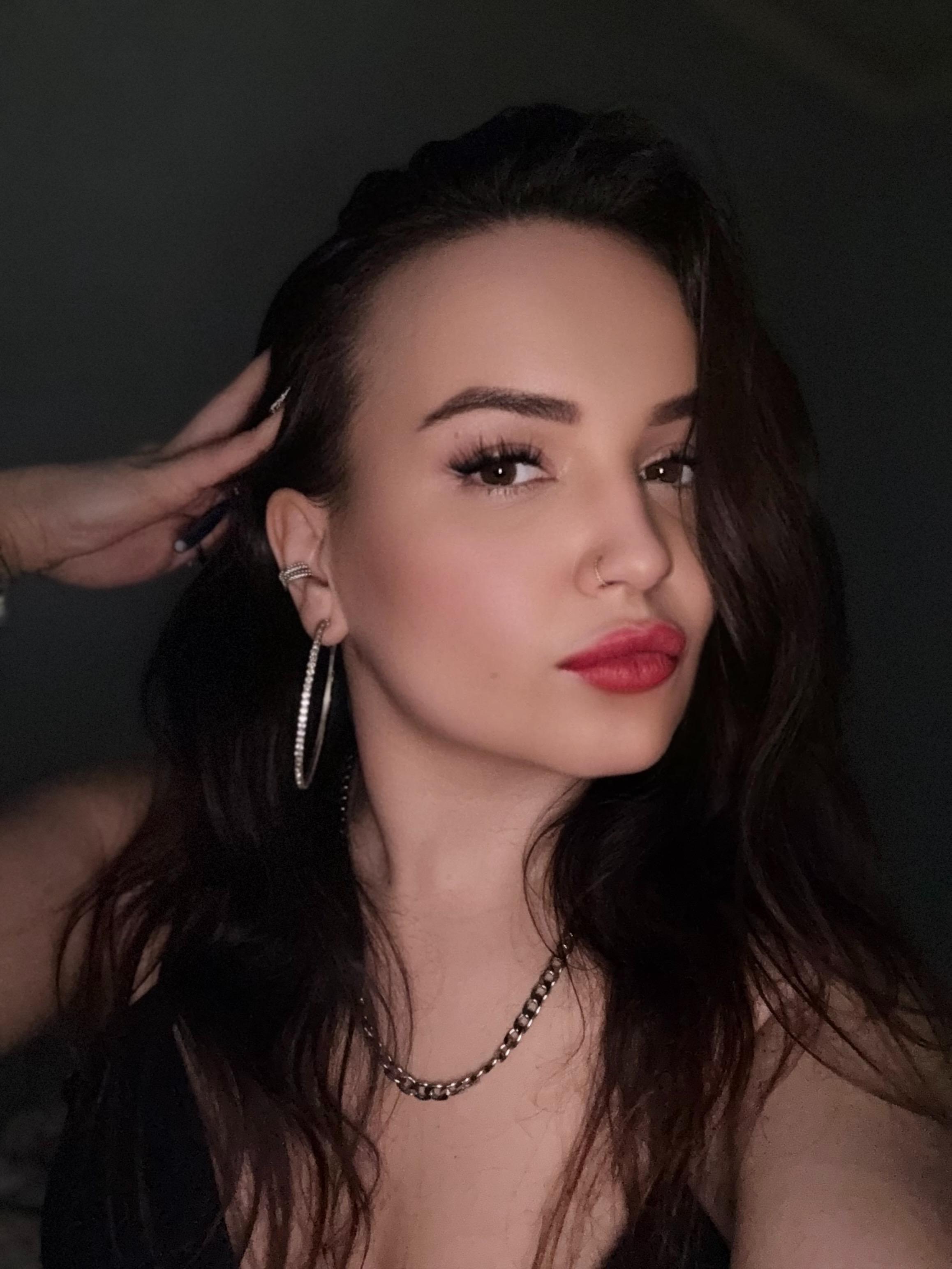 Watch LoraBetter's Live Sex Show