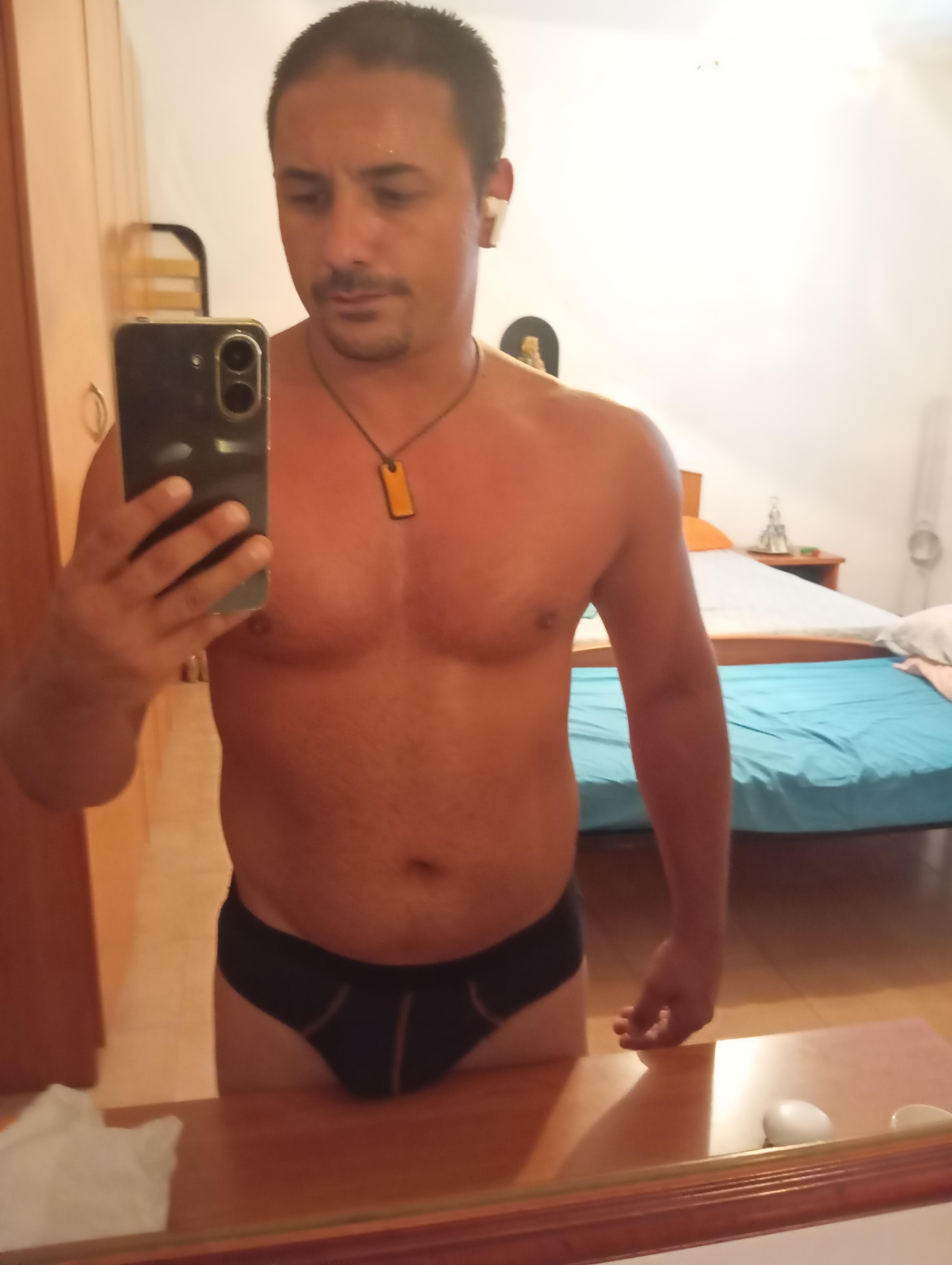 Sehen Sie sich Alex87tos Live-Sexshow an