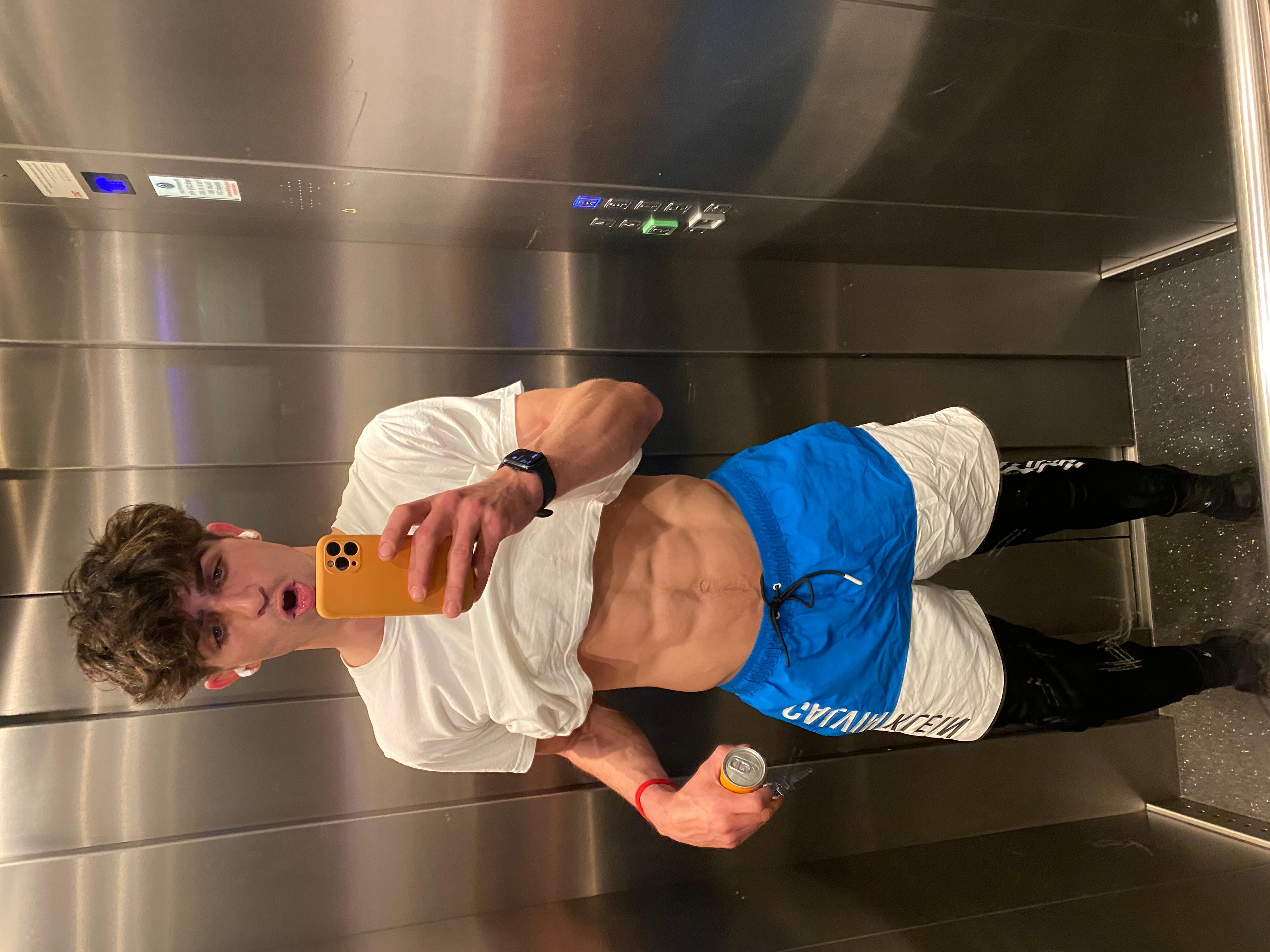 Watch Danielcucuruzea's Live Sex Show