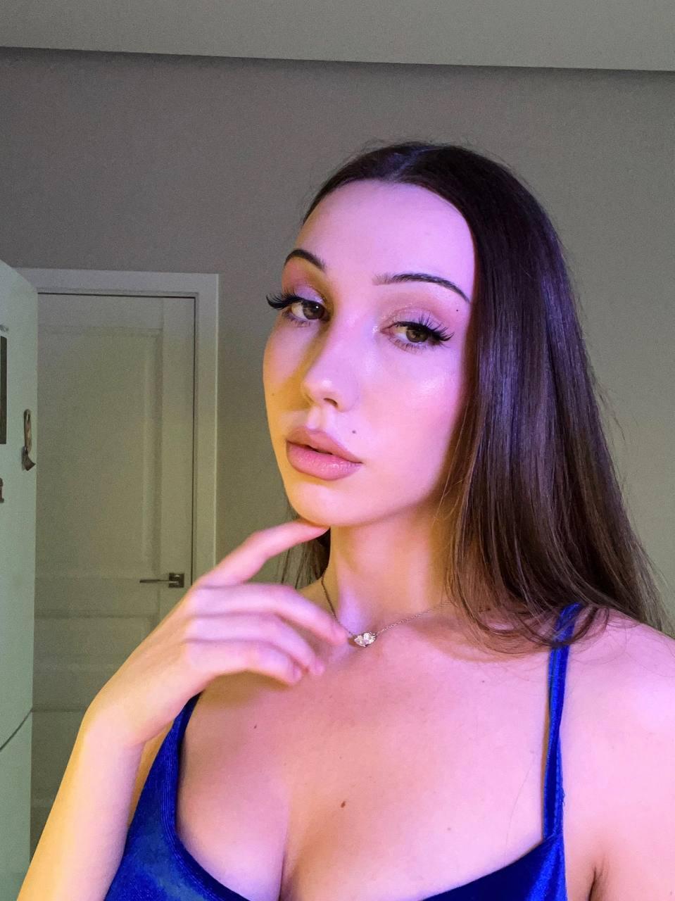 Смотреть секс шоу ErlineColeman