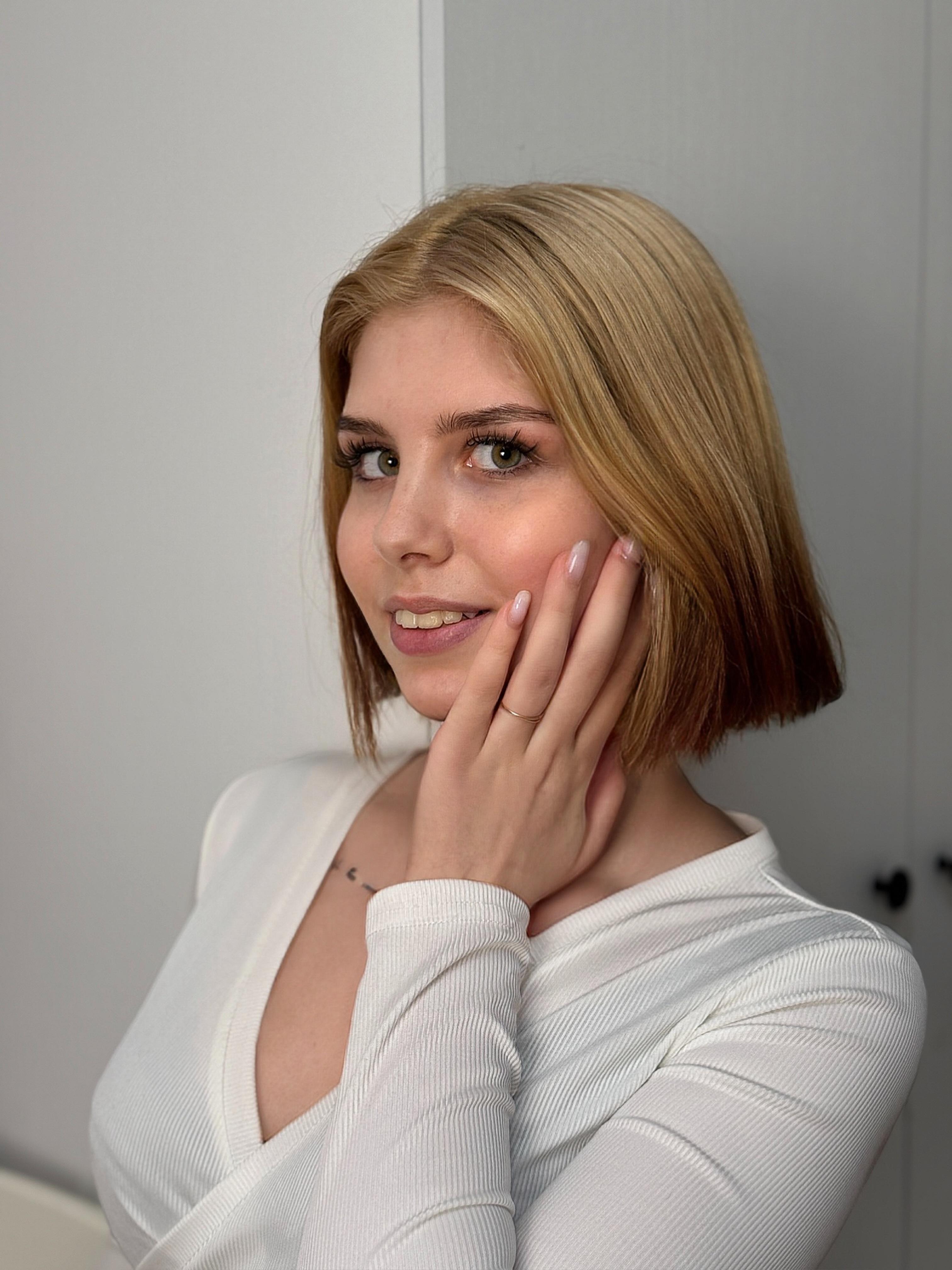 Смотреть секс шоу HenriettaGail