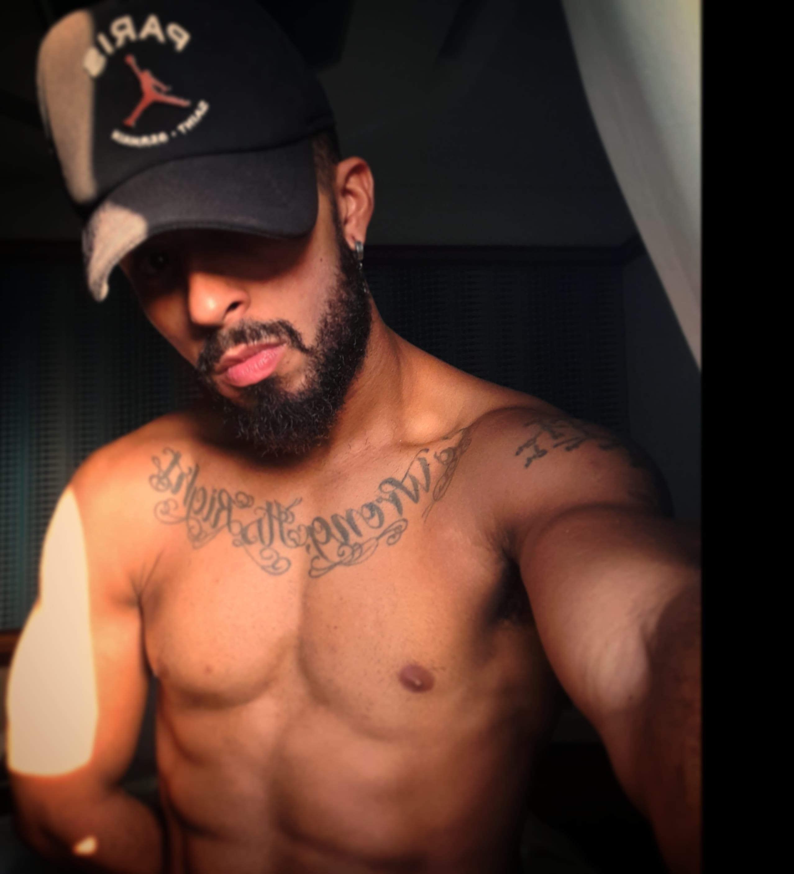 Watch ralph2k22's Live Sex Show