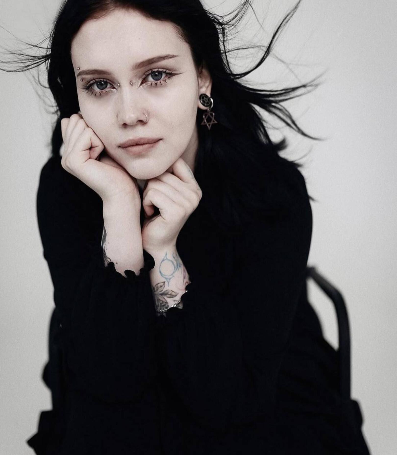 Смотреть секс шоу ErlinaDodson
