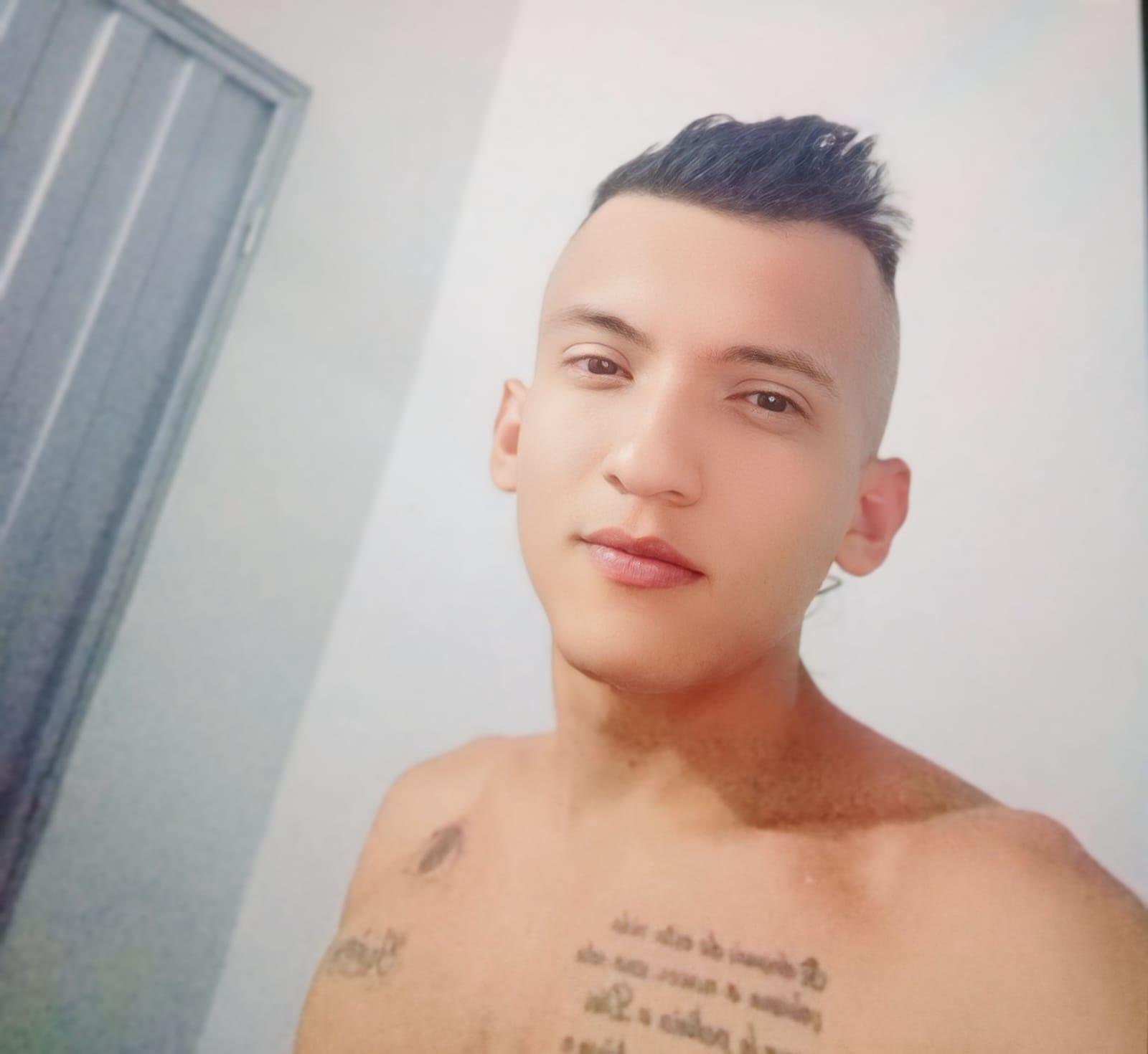 Sehen Sie sich Justin_Perezs Live-Sexshow an