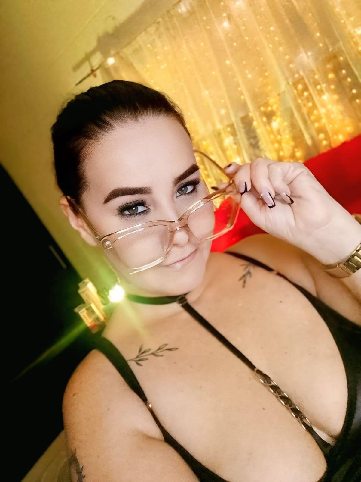 Watch Erikamontiel_'s Live Sex Show