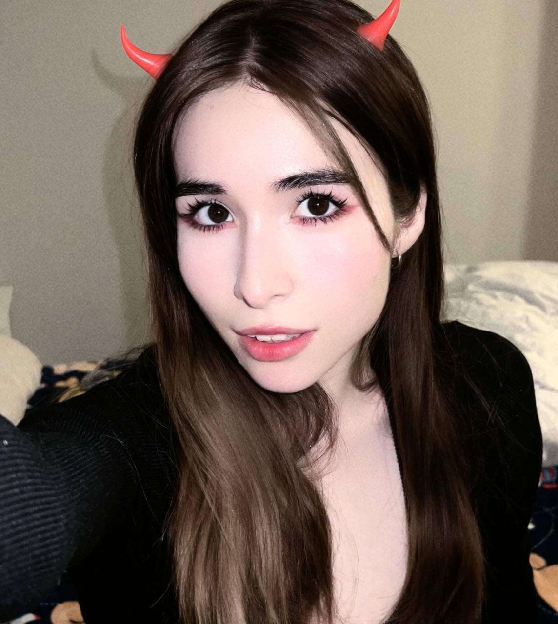 Watch AshleyToxic's Live Sex Show