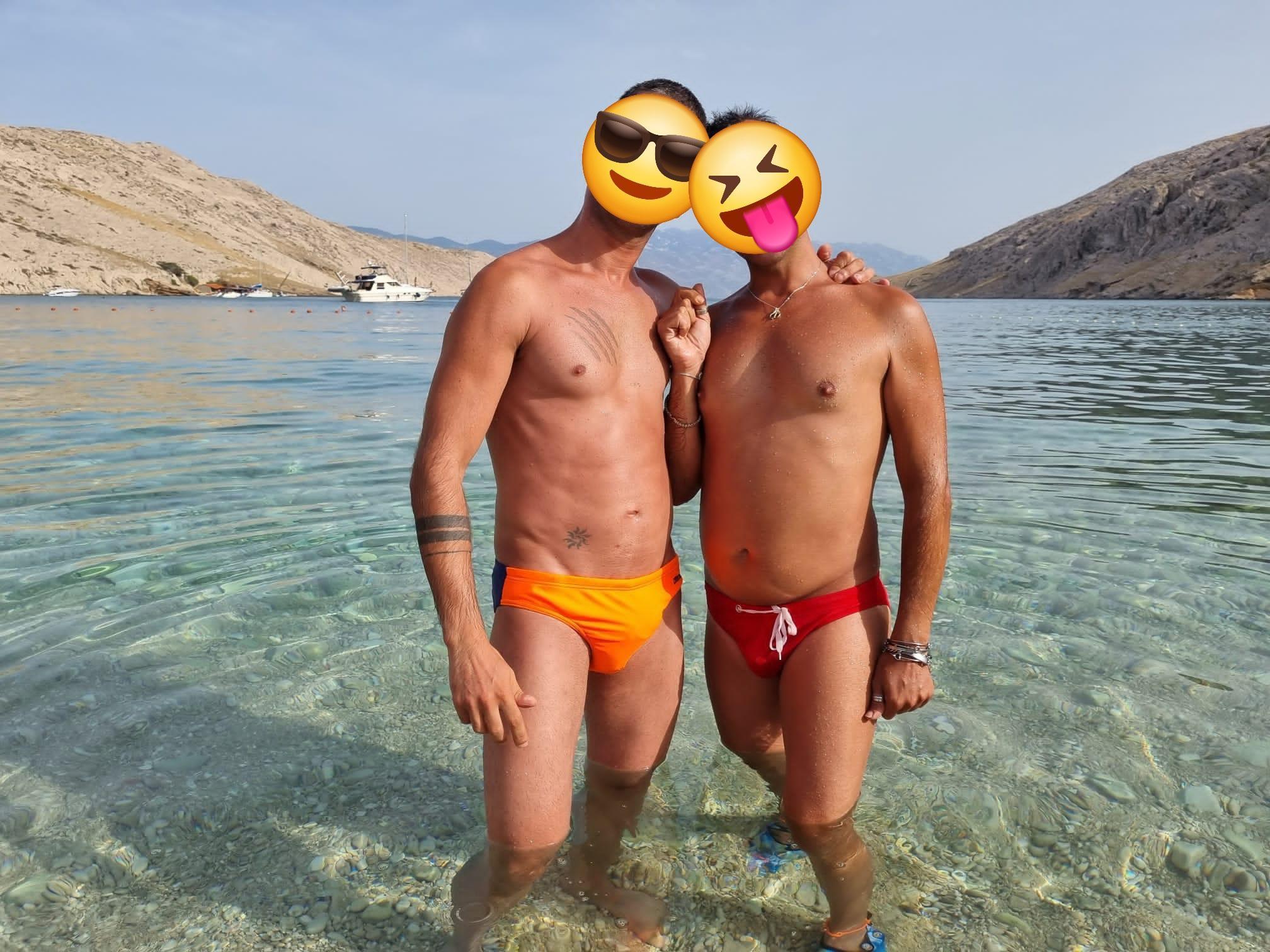 Sehen Sie sich Italiancouple85s Live-Sexshow an