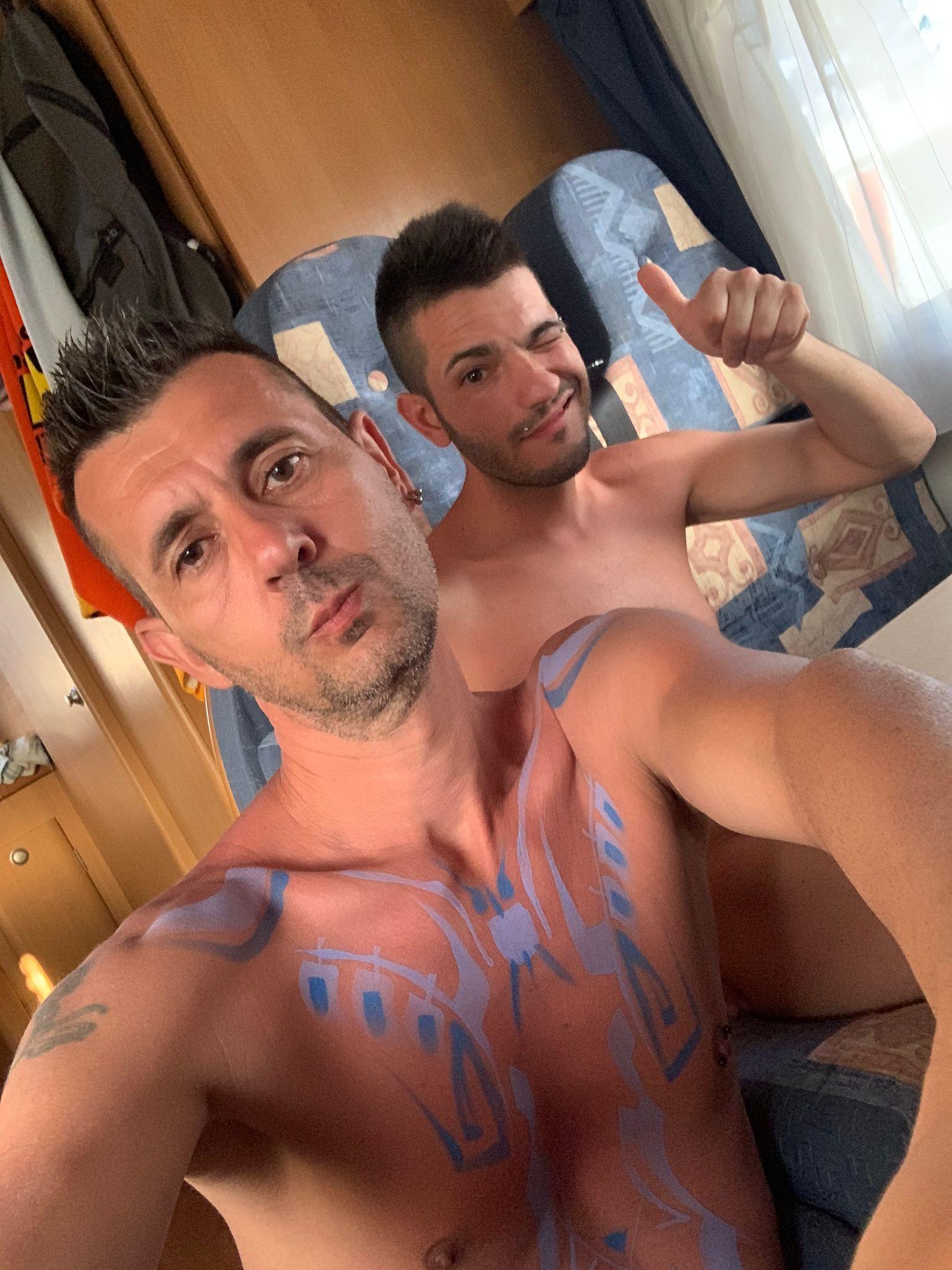 Watch COPPIAGAYHOT's Live Sex Show