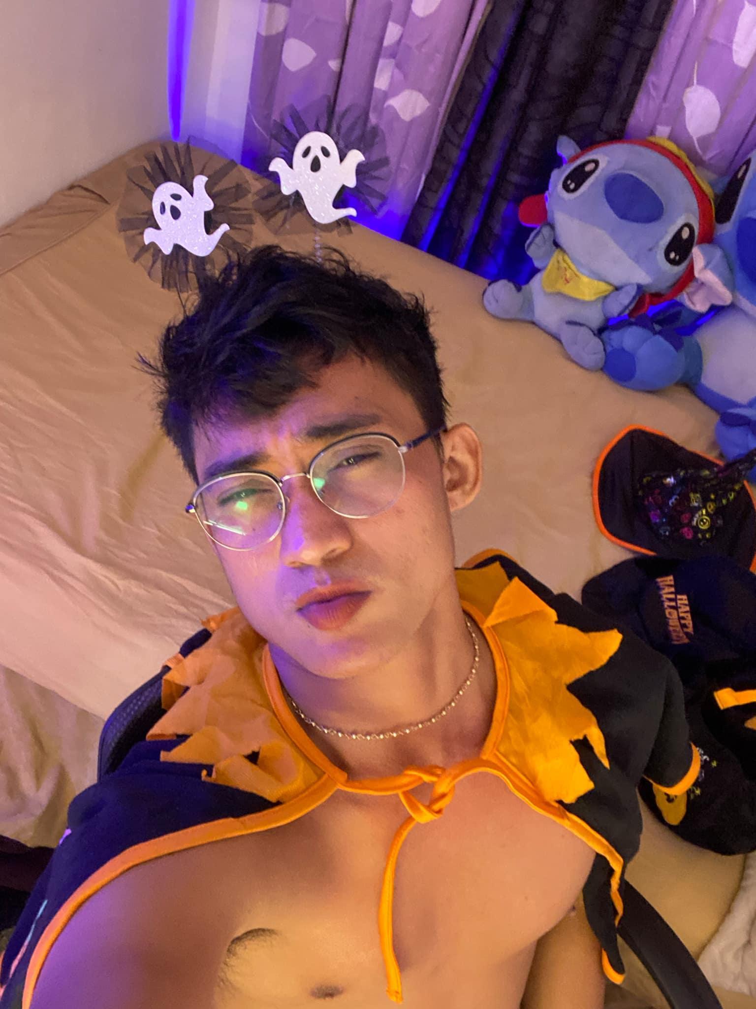 Watch asian_gay's Live Sex Show