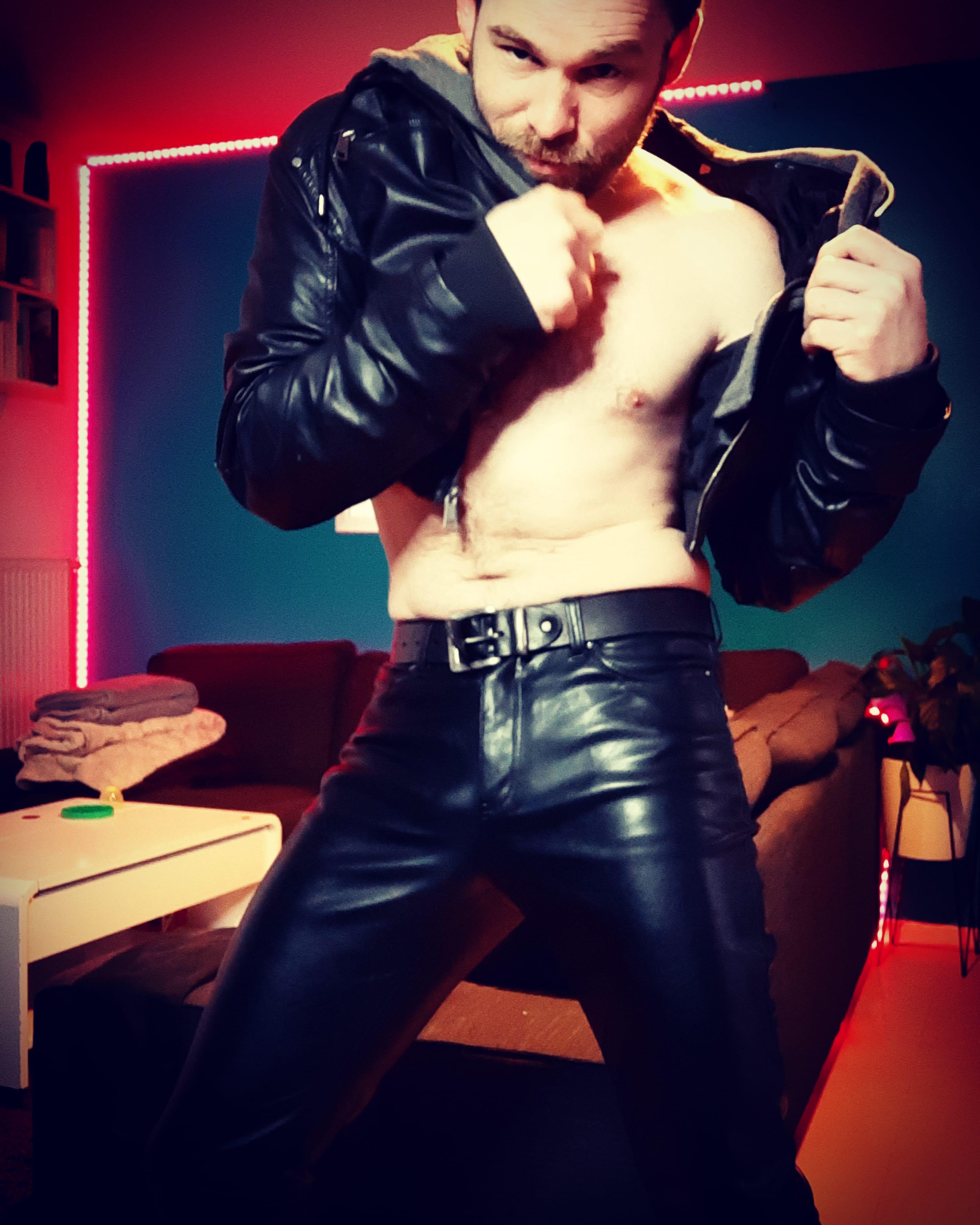 Watch tomsauwer's Live Sex Show