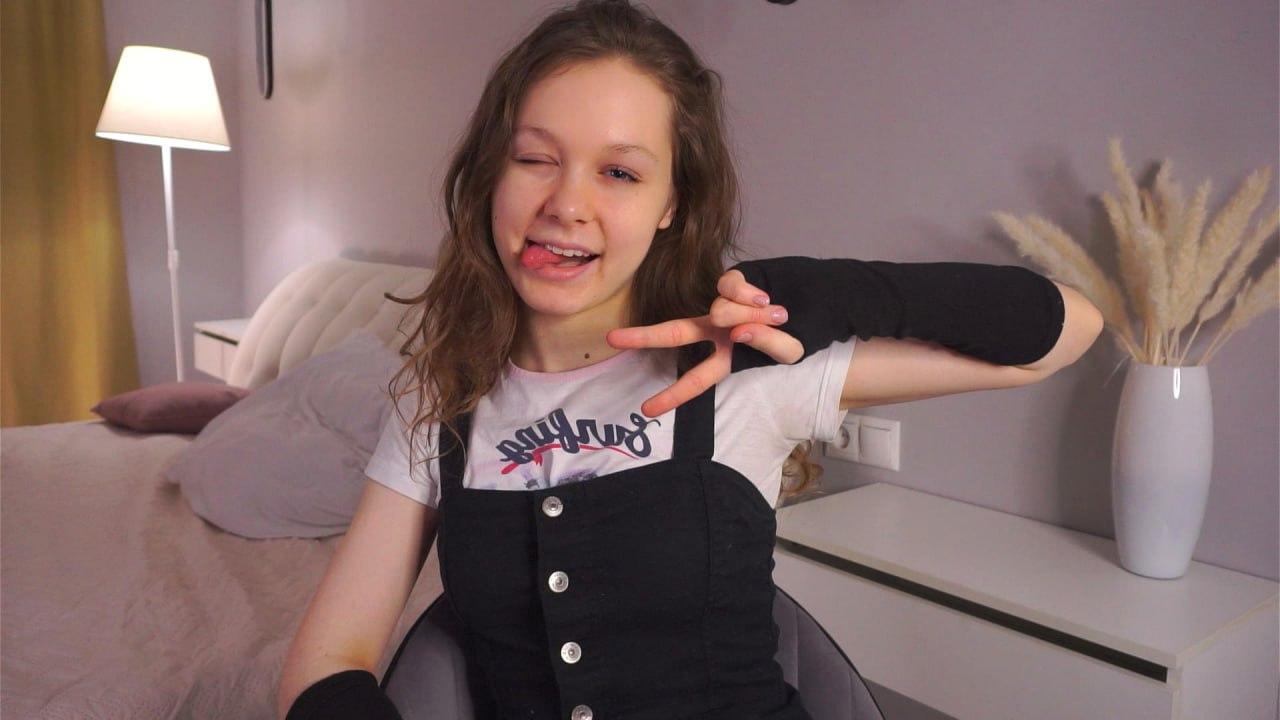 Watch ElswythGalpin's Live Sex Show