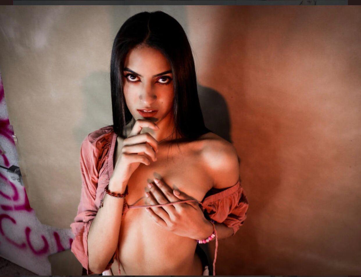 Watch Valentinabaezxc's Live Sex Show