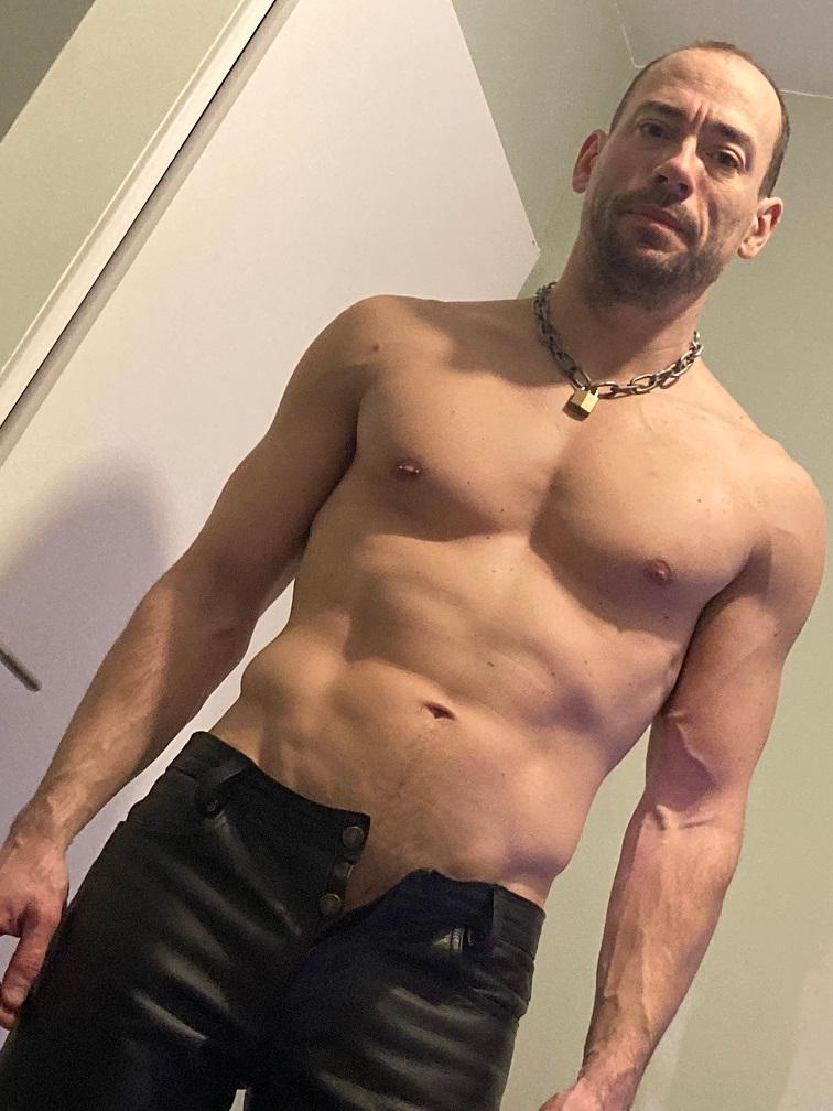 Watch MShenko's Live Sex Show