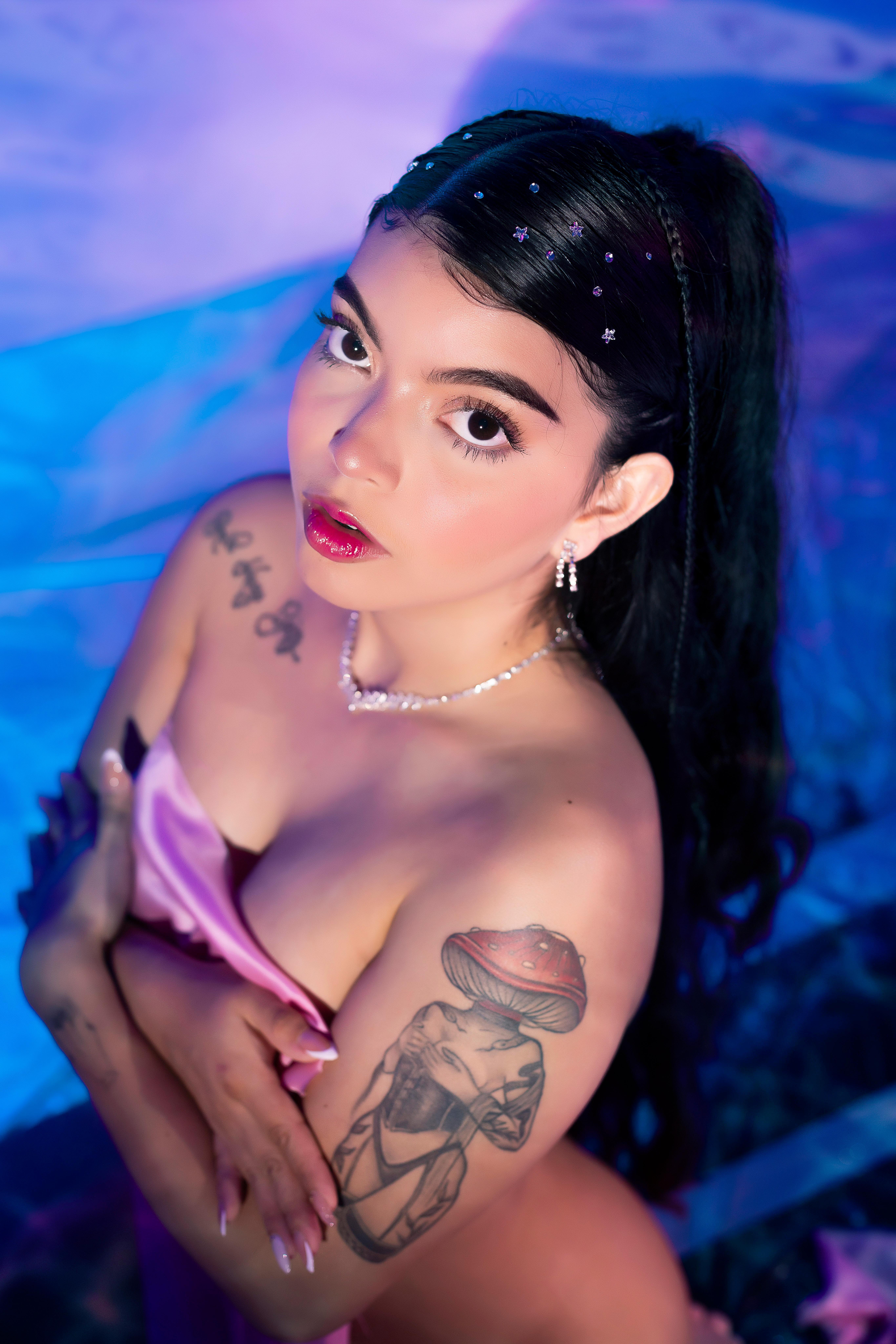 Watch valeryPetit's Live Sex Show