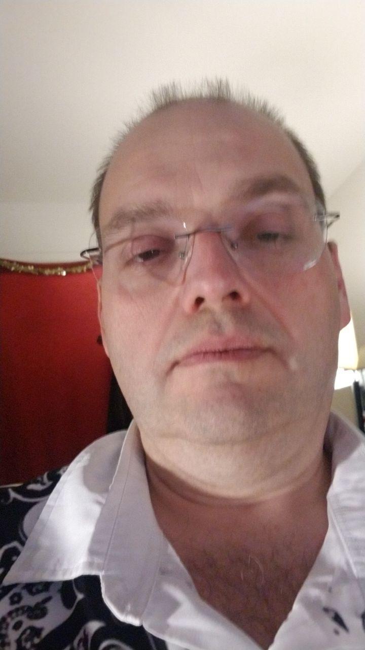 Sehen Sie sich caressonnouss Live-Sexshow an