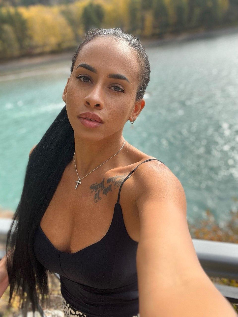 Watch BreeDryer's Live Sex Show