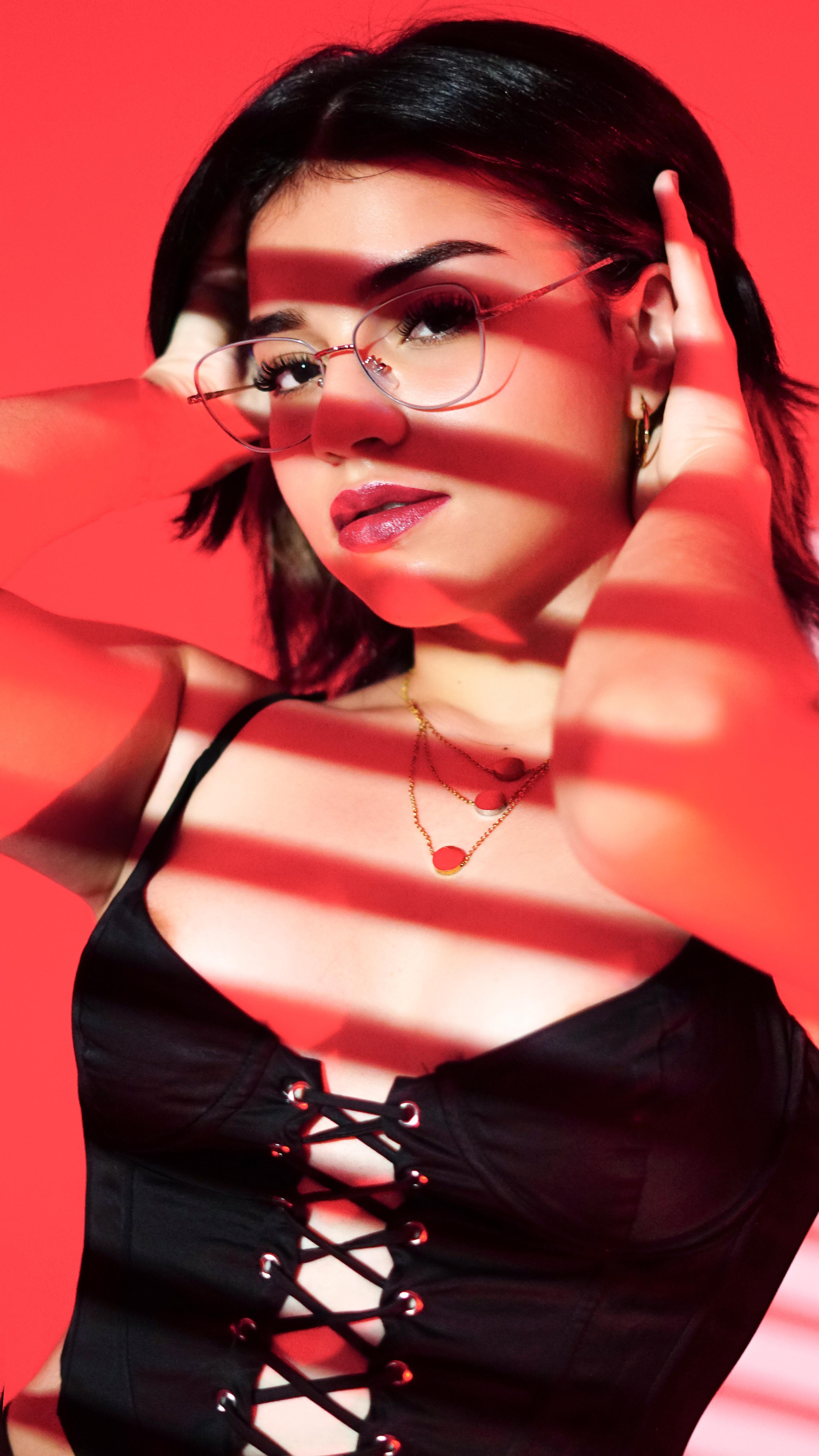 Sehen Sie sich ViolettRoosss Live-Sexshow an