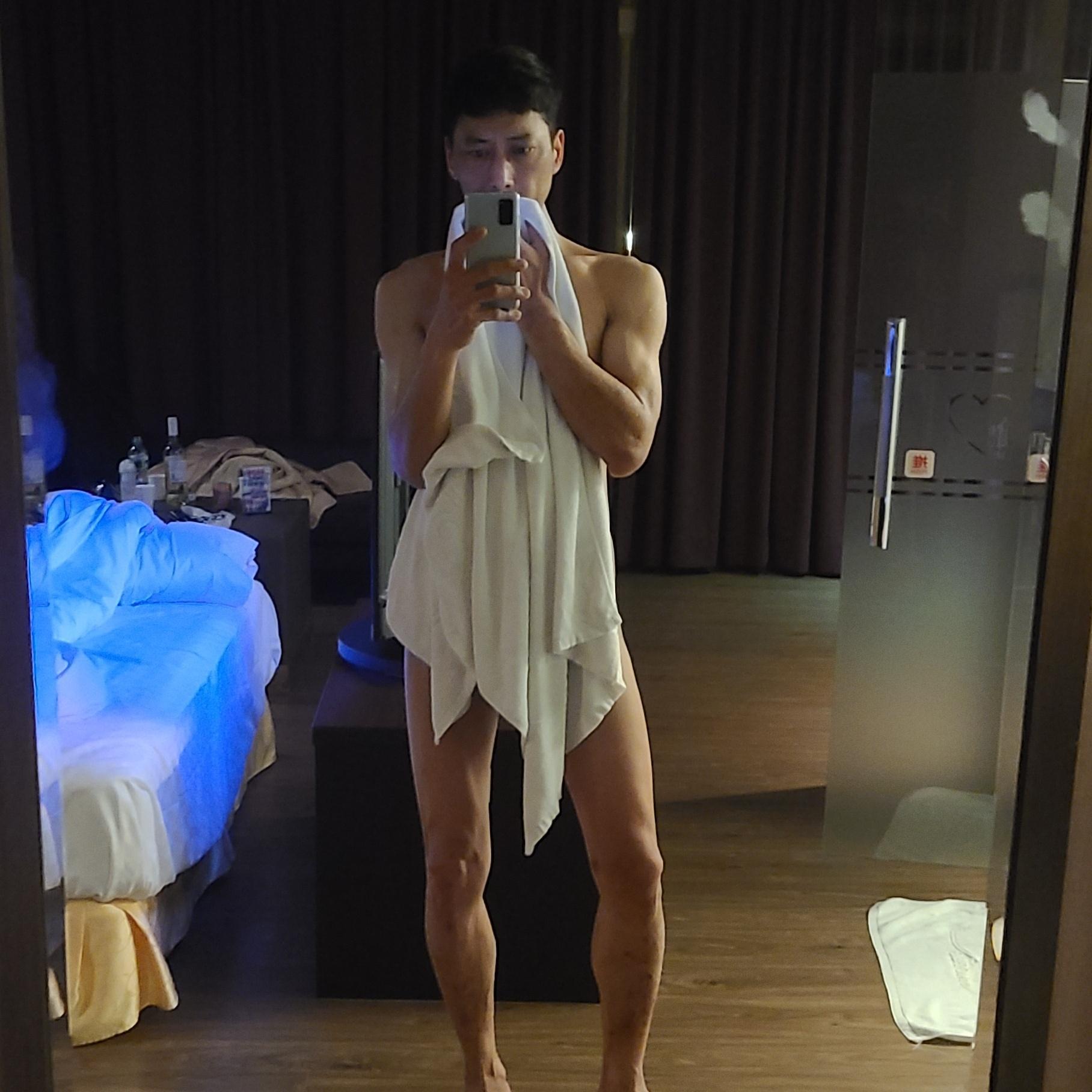 Watch yotenjj's Live Sex Show