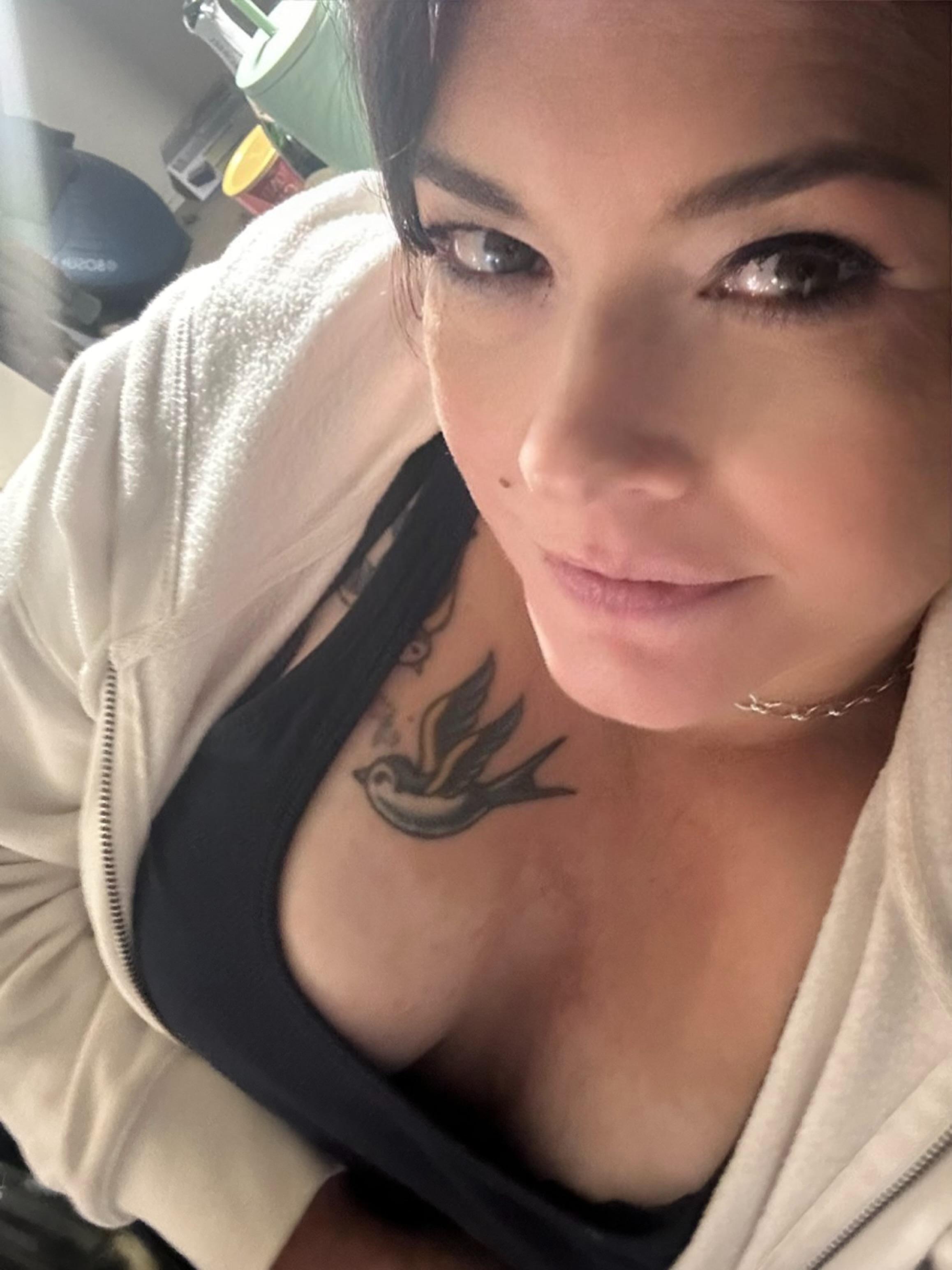 Watch HisAdoredWhore's Live Sex Show