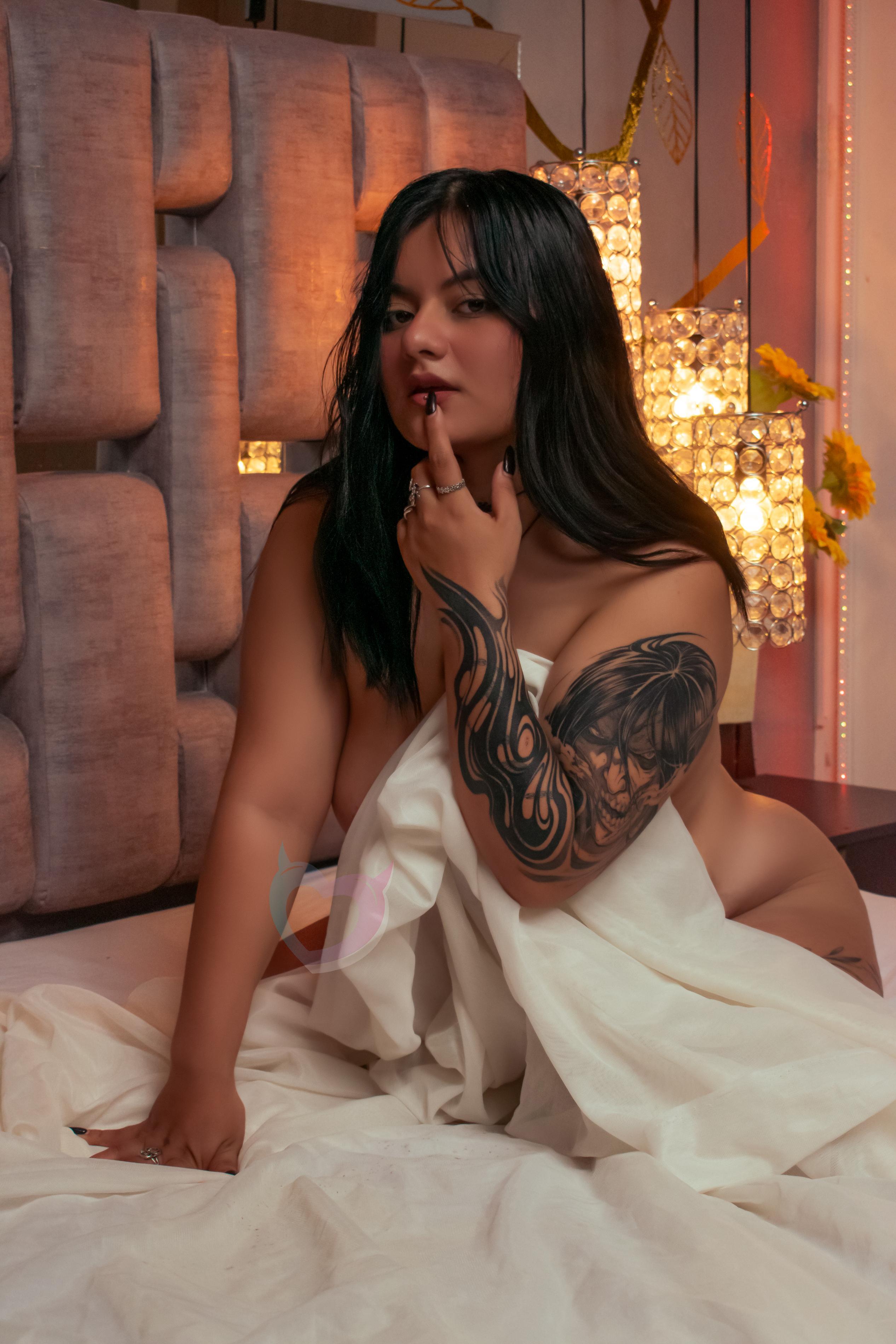 Sehen Sie sich Eterna_Auras Live-Sexshow an