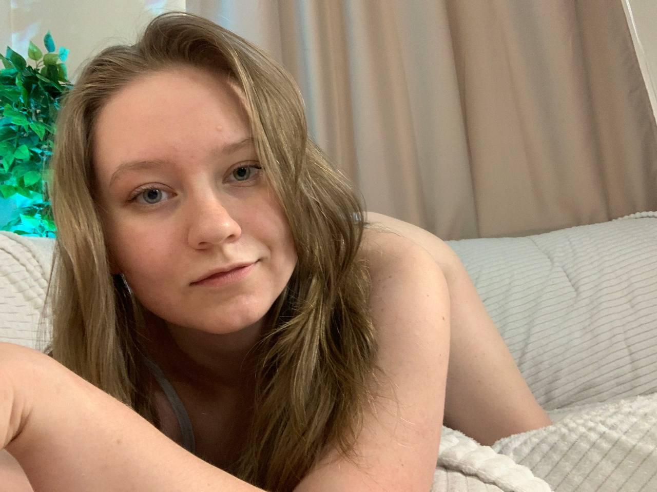 Sehen Sie sich MaudBennetts Live-Sexshow an
