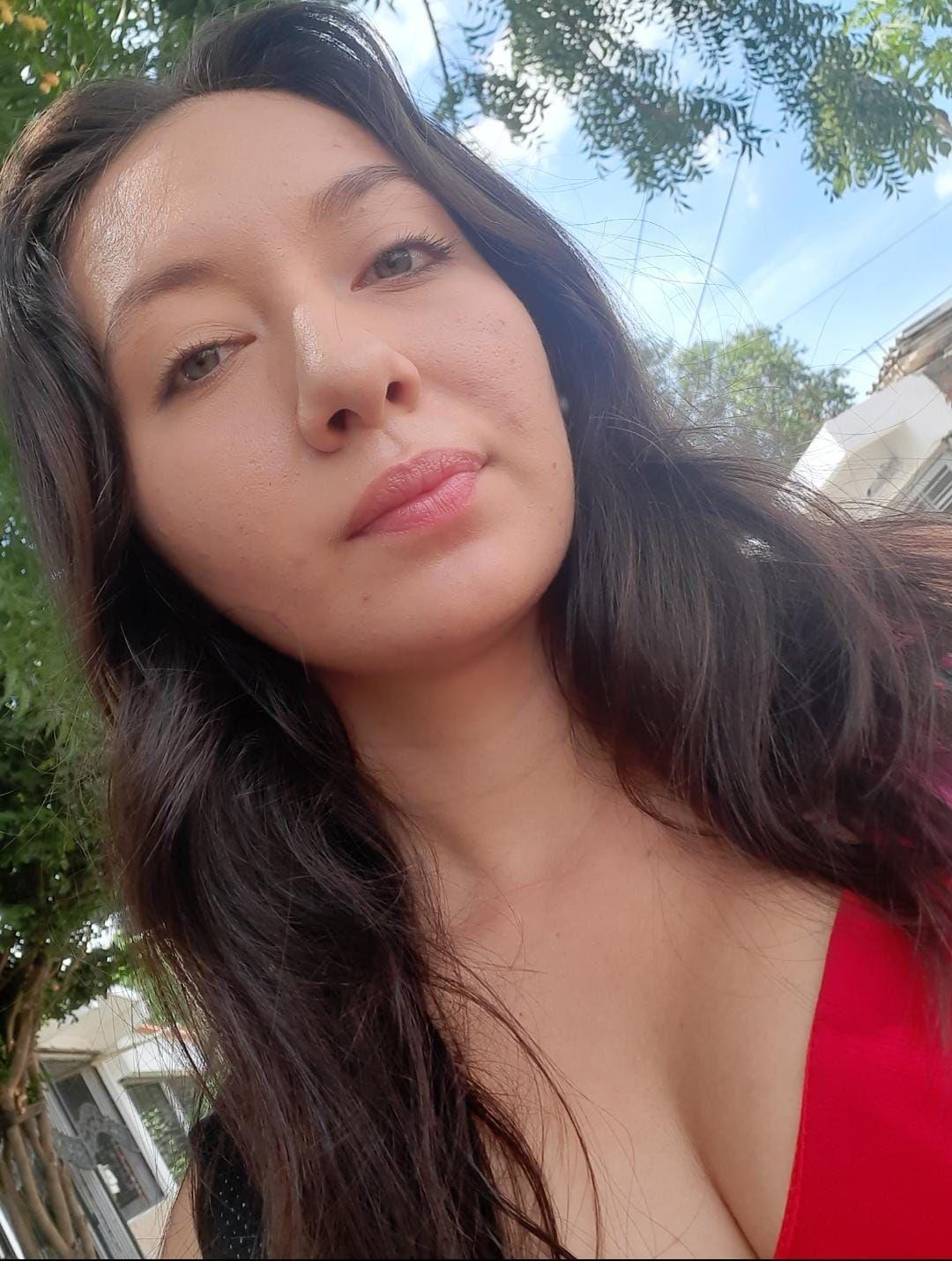 Watch CataleyaGlow's Live Sex Show