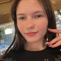 Watch LynHillaire's Live Sex Show