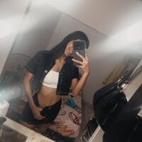 Sehen Sie sich little_dolls11s Live-Sexshow an