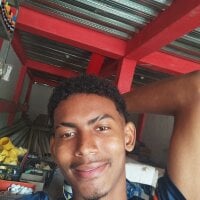 Sehen Sie sich FYKMOR_1s Live-Sexshow an