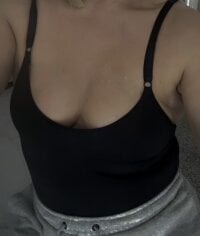 Watch Sky25x's Live Sex Show