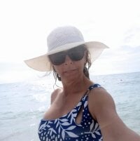 Watch mommysarax's Live Sex Show