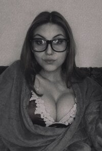 Watch Luna1114's Live Sex Show