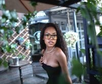 Sehen Sie sich RexellaBreeds Live-Sexshow an