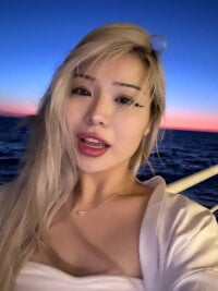 Watch SaliUong's Live Sex Show