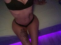 Watch Emiliamaus's Live Sex Show