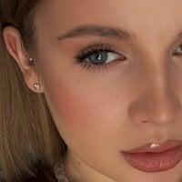 Sehen Sie sich Claire_arouseds Live-Sexshow an
