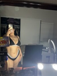 Watch ThickerThanYoBitch's Live Sex Show