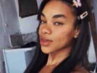 Watch Cammgirlmii's Live Sex Show