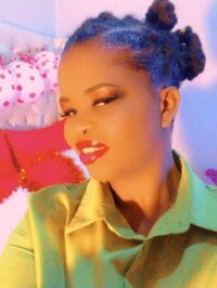 Sehen Sie sich RoundaAssx22s Live-Sexshow an