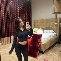 Watch heyitsmadig's Live Sex Show