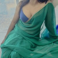 Sehen Sie sich MISS_MYRAs Live-Sexshow an
