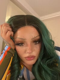 Sehen Sie sich tatted-bittys Live-Sexshow an