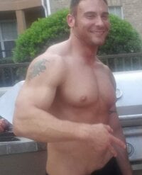 Watch luvs2cumm69's Live Sex Show