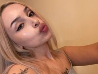 Watch LanaYoung18's Live Sex Show
