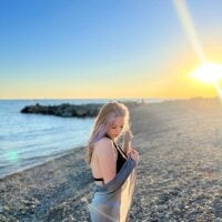 Watch KiraBriis's Live Sex Show