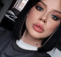 Watch EvellynRamirez's Live Sex Show