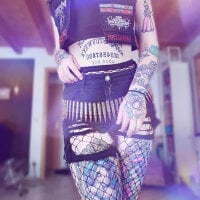Sehen Sie sich Purple_Coffin666s Live-Sexshow an