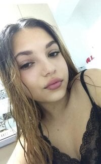 Sehen Sie sich 18teengirl3s Live-Sexshow an