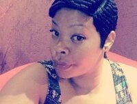 Sehen Sie sich LaCaramellaChocolatias Live-Sexshow an